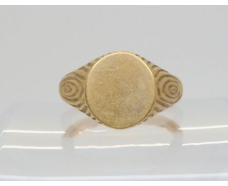 A 9ct gold unusual court signet ring with wood textured shoulders, size R, weight 8.2gms Condition Report:Available upon requ