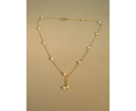A 9ct hallmarked yellow gold and pearl necklace - approx 41cm - weight approx 5 grams - good overall condition 