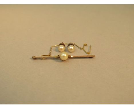 A 9ct rose gold (hallmarked) bar brooch with pearl - approx 5.5cm - with a pair of 9ct and pearl ear studs - total weight app