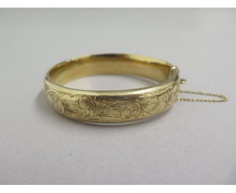 A 9ct yellow gold bangle bracelet - approx 6cm diameter - weight approx 19.9 grams 