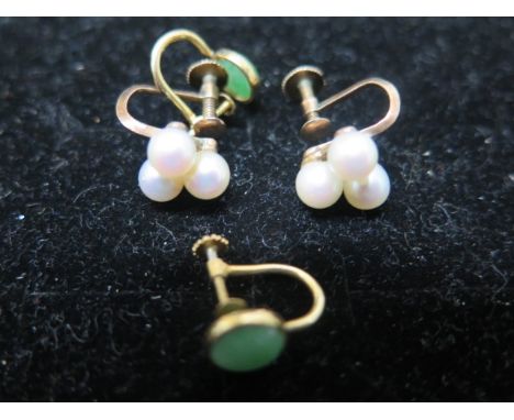 Two pairs of 9ct yellow gold earrings with pearl and jade 