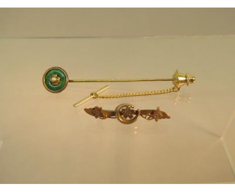 An 18ct yellow gold (tested) tie pin with jade and pearl together with a 9ct rose gold brooch 
