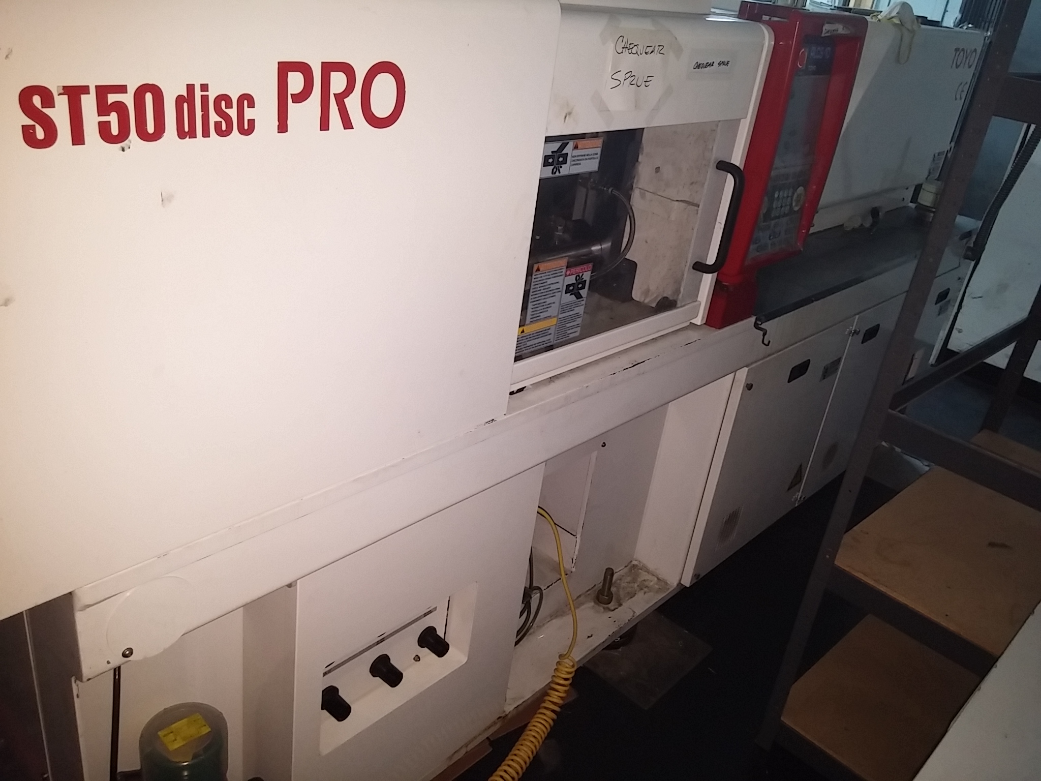 Equipment Description Used TOYO ST50 Disc PROS Injection Molding Machine with Machine structur