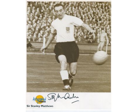 FAMOUS MEN & WOMEN: Miscellaneous selection of signed pieces, cards, signed photographs of various sizes, some letters, small