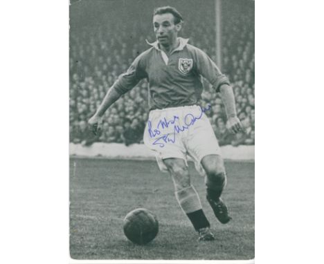 MATTHEWS STANLEY: (1915-2000) English Footballer. Signed 4.5 x 6.5 photograph of Matthews in a full length action pose, weari