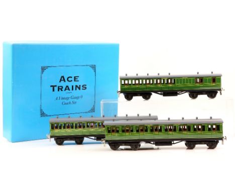 Ace trains, A vintage O gauge tinplate coach set, SR livery, boxed as new     