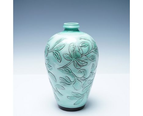 Exquisite Royal Doulton Burslem Artwares Wuhan Vase, a stunning tribute to the artistry of traditional Chinese jade ware glaz