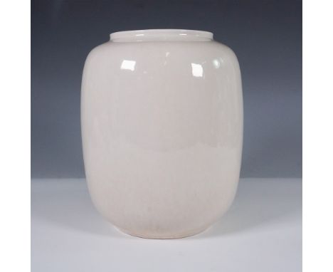 A classic Roseville Pottery vase, model 4-8, in the elegant Ivory glaze. This simple yet sophisticated piece features a smoot