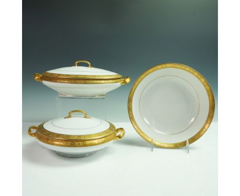 Elegant 3-piece Hutschenreuther Selb porcelain set from Bavaria, featuring two lidded round vegetable tureens and one deep se