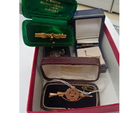 A mixed lot of items comprising a gold Royal Engineer brooch, a bar brooch, a gilt metal brooch, compass, fox tie pin, hooks;