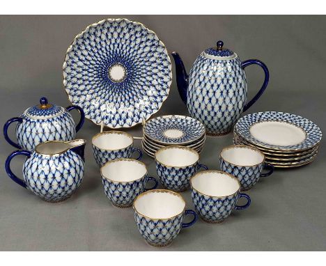 Kaffeeservice Lomonossow / St. Petersburg Porzellan.Kanne 19 cm hoch - Deckel mit feinem Brandriss; Kuchenplatte 21,5 cm Durc