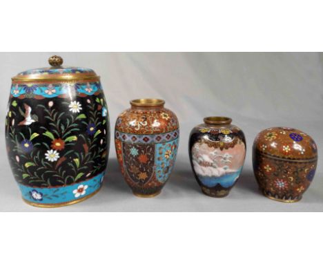4 Cloisonné Arbeiten (2 mit Deckel) Japan. Alt.Bis 17,5 cm hoch. Handarbeit. Zellenschmelz oder Zellenemail. Versand kann org