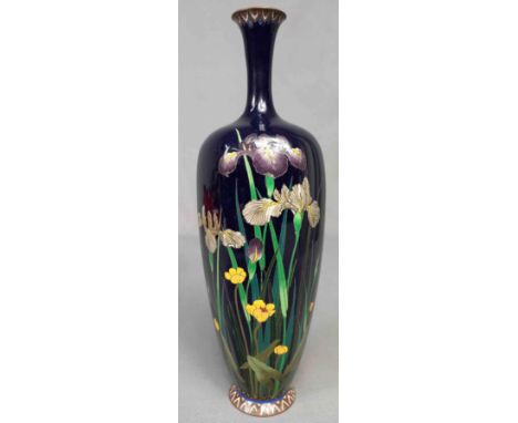 Cloisonné Vase Japan. Alt.24,5 cm hoch. Handarbeit. Zellenschmelz oder Zellenemail. Blumendekor. Schwertlilien / Iris. Versan