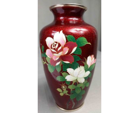 Cloisonné Vase Japan. Alt. Wildrosen.18,5 cm hoch. Handarbeit. Zellenschmelz oder Zellenemail über rotem Metallgrund. Versand