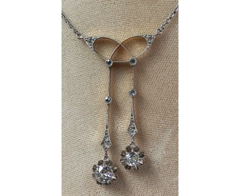 Collier Gold 585 mit Diamant circa 0,5 Karat und Diamant 0,22 Karat.10 weiter kleine Diamanten. Jugendstil. Arbeit und Steine