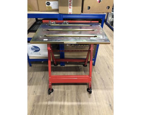 FOLDING METAL WORK BENCH