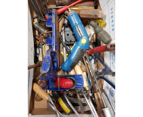 BOX CONTAINING MISCELLANEOUS HAND TOOLS AND WORK ZONE ELECTRIC SCREWDRIVER