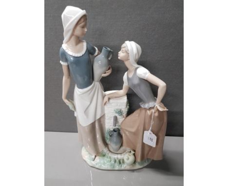 LARGE NAO FIGURE 2 WOMEN TALKING AT WATER WELL   SAS DAMAGE TO BOTTOM VASE