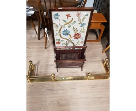 MAHOGANY FRAMED FLORAL PATTERNED TAPESTRY FIRE SCREEN TOGETHER WITH MAHOGANY MAGAZINE RACK AND A BRASS FIRE CURB