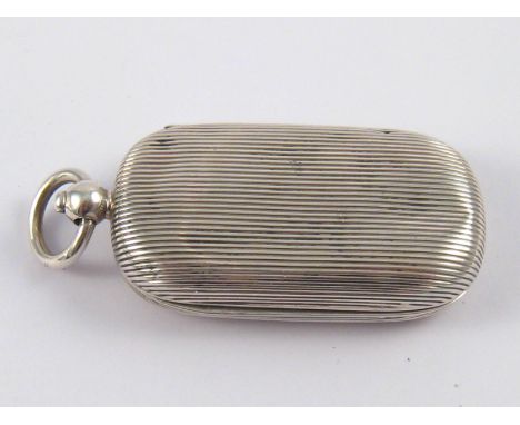 A Continental silver sovereign and half sovereign case with reeded finish and push button release, marked 800. 5x3cm. wt. 30g