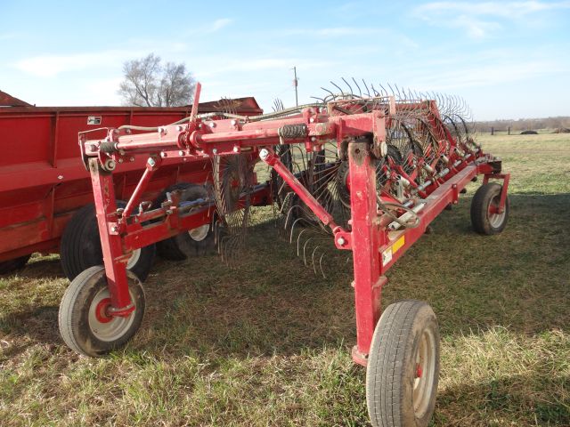 Case IH WRX301 Rake 12 Wheel, High Capacity, Hyd Fold