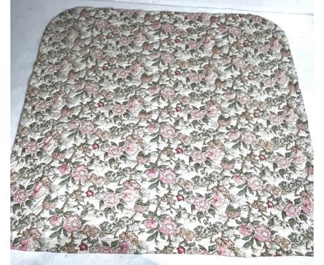 A vintage king size (310cm x 280cm) Beacon Hill quilt with Roses decoration.