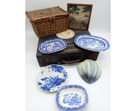 A vintage first aid case, a Sylvac shell wall pocket, three small willow pattern oval plates etc.