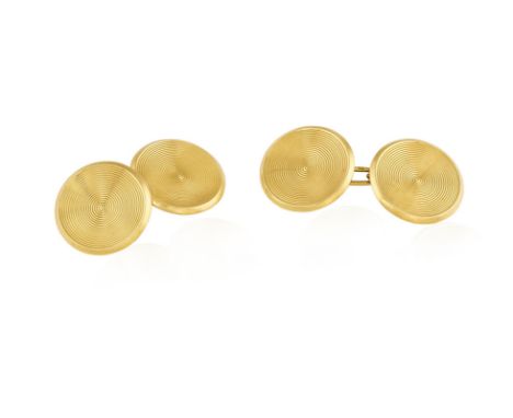 A PAIR OF GOLD CUFFLINKS, each circular plaque with engine-turned detailing, cable-link connectors, in 18K gold, with maker's