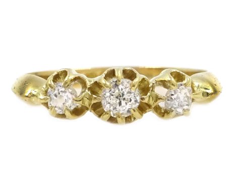 18ct gold three stone diamond ring, Birmingham 1912 Condition Report Approx 2.7gm, size K-L