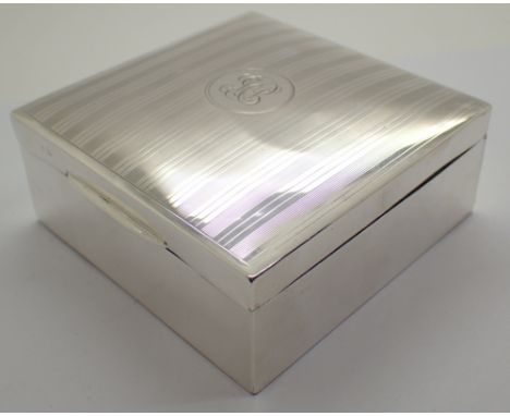 Silver cigarette box 1925 with engine turned lid