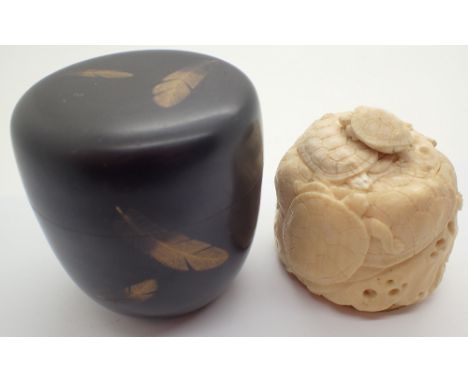 Natsume lacquer tea caddy with feather motif signed Japan c1930 - 1950 and an Oriental pot 