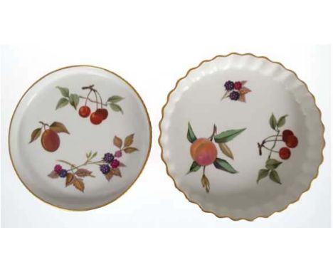 2 Schalen, Royal Worcester, mit Obstdekor und Goldrand, runde , flache Form, H. 2 cm, Dm 18 cm und H. 3,5 cm, Dm. 20 cm
