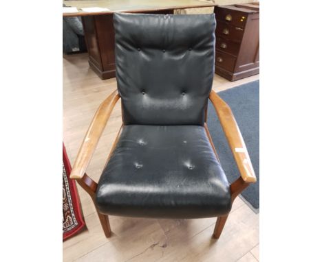 VINTAGE TEAK ARM CHAIR