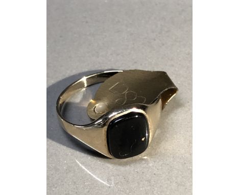 9CT YELLOW GOLD BLACK ONYX RING&nbsp;SIZE R WEIGHT 2.1 GRAMS