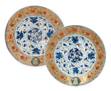 A Pair of Chinese Porcelain Verte Imari "Armorial" Plates, Kangxi, the well-painted Imari style with a central roundel of pom