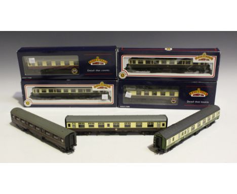 Thirty-three Bachmann Branch-Line gauge OO coaches in various liveries, including a No. 39-229 MK1 brake/corridor composite i