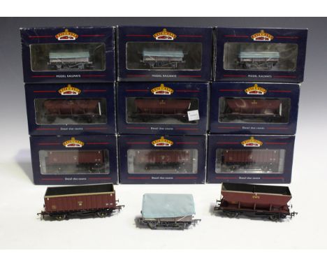 Twenty-eight items of Bachmann Branch-Line gauge OO goods rolling stock, comprising six No. 33-080 china clay wagons with hoo