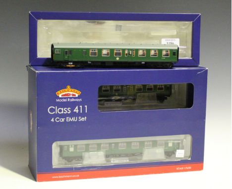 A Bachmann Branch-Line gauge OO No. 31-425 Class 411 4 car EMU set, boxed (box creased and torn).Buyer’s Premium 29.4% (inclu