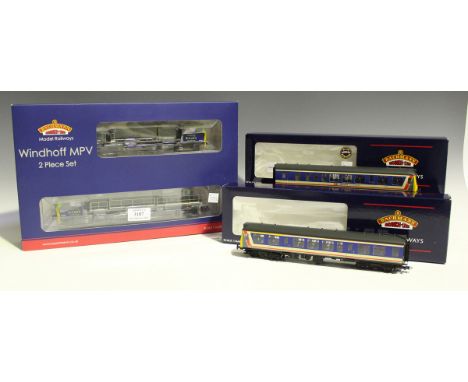 A Bachmann Branch-Line gauge OO No. 31-575 Windhoff MPV 2 piece set and a No. 32-901 Class 108 DMU 2 car set Network Southeas