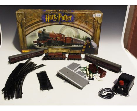 A Hornby gauge OO R.1025 Harry Potter and the Philosopher's Stone train set, boxed (lacking track mat).Buyer’s Premium 29.4% 