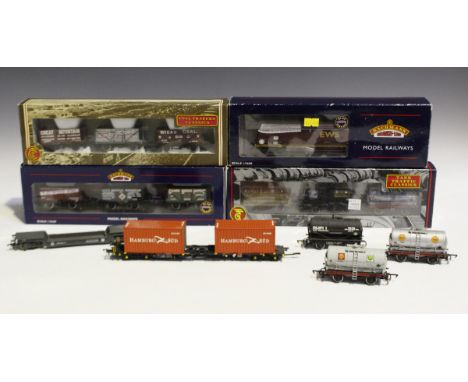 Twenty-seven items of Bachmann Branch-Line gauge OO goods rolling stock, including a No. 37-302A Intermodal &amp; container E