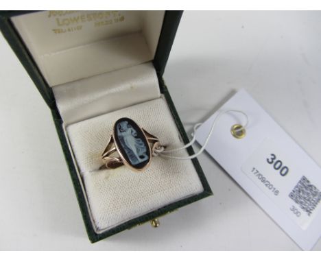 Rose gold onyx cameo ring 9ct Chester 1914 Condition Report Click here for further images, condition, auction times & deliver