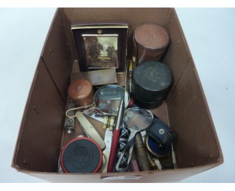 Stamp box, pen knives, Vintage yoyo and miscellanea in one box  Condition Report Click here for further images, condition, au