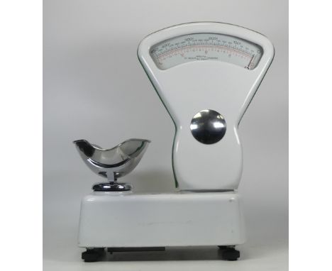 A Set of Vintage Kitchen Scales in White and Green. Plate number to the side reads '40576'. Height: 46cm