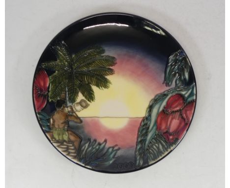 Moorcroft Birth of the Light Design Plate. Limited edition number 947 of 2000. Diameter: 23cm