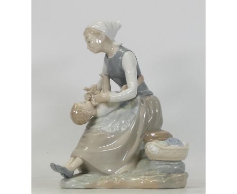 Nao figure mother playing with child