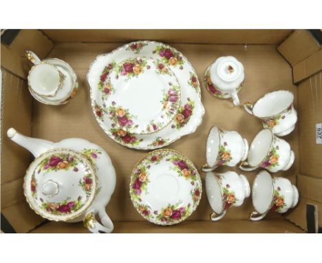 Royal Albert Old Country Roses 21-piece Teaset including Teapot, Milk Jug and Sugar Bowl, Six Trios and Sandwich Plate. Gilt 