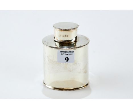 A LATE VICTORIAN OVAL SILVER TEA CADDY with slip on cover and beaded borders, maker: WS.CS, London 1900, approx 103 grams. £4