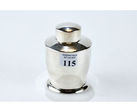 A GEORGE V CYLINDRICAL SILVER TEA CADDY AND COVER, maker: Deakin &amp; Francis, Birmingham 1918, approx 121 grams. £50-£75