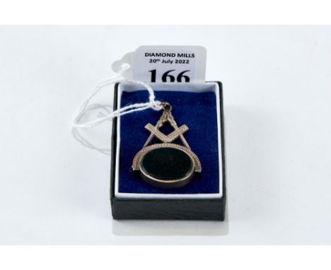 A 20th CENTURY YELLOW METAL MASONIC SPINNING FOB set with hardstones and square and compass motif, approx 6.5 grams. £30-£50